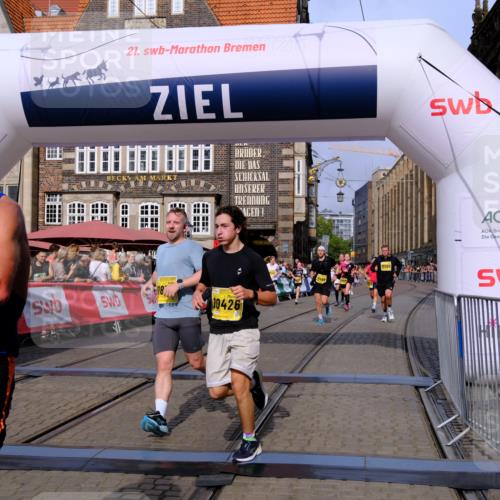 13.09.2026 - 21. swb-Marathon Bremen Tim E. http://msf.ph/oto/10304870 13.09.2026 10:48:46 Ziel 10231, 10269, 10421, 10426, 10489, 10538, 10638, 10770, 10814, 10917, 10993, 11135, 11196, 11582, 11611, 11683, 11815, 11837, 12259, 13570 meine-sportfotos.de
