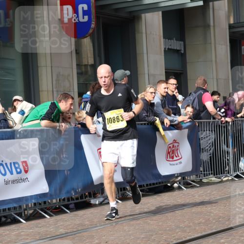 13.09.2026 - 21. swb-Marathon Bremen Strokosch-Dieckow http://msf.ph/oto/10304888 13.09.2026 10:52:50 Ziel 10284, 10448, 10585, 10714, 10863, 11012, 11238, 11282, 11386, 11575, 11766, 12040, 12170, 12275, 12369, 12398, 12461, 10193, 10304, 10339, 10652, 10734, 10812, 10827, 10906, 11002, 11038, 11109, 11144, 11350, 11362, 11597, 12019, 12338, 12361, 12399, 12439, 12533 meine-sportfotos.de