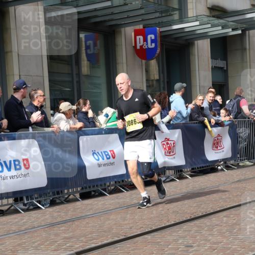 13.09.2026 - 21. swb-Marathon Bremen Strokosch-Dieckow http://msf.ph/oto/10304916 13.09.2026 10:52:51 Ziel 10284, 10448, 10585, 10714, 10780, 10863, 11012, 11238, 11282, 11386, 11575, 11766, 12040, 12170, 12275, 12369, 12398, 12461, 10193, 10304, 10339, 10652, 10734, 10812, 10827, 10906, 11002, 11038, 11109, 11144, 11350, 11362, 11386, 11597, 12019, 12338, 12361, 12399, 12439, 12533 meine-sportfotos.de