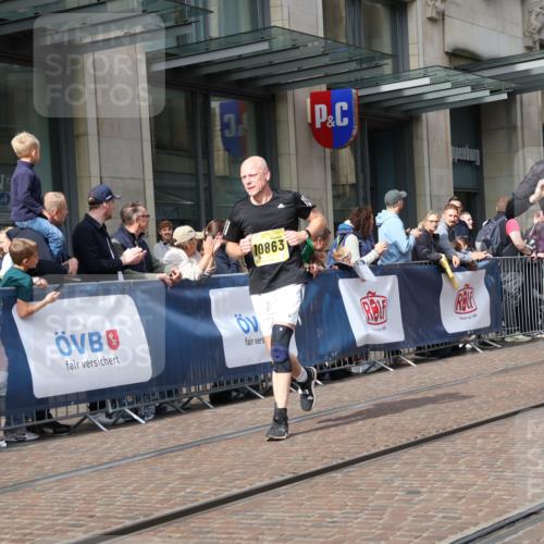 13.09.2026 - 21. swb-Marathon Bremen Strokosch-Dieckow http://msf.ph/oto/10304929 13.09.2026 10:52:51 Ziel 10284, 10448, 10585, 10714, 10780, 10863, 11012, 11238, 11282, 11386, 11575, 11766, 12040, 12170, 12275, 12369, 12398, 12461, 10193, 10304, 10339, 10652, 10734, 10812, 10827, 10906, 11002, 11038, 11109, 11144, 11350, 11362, 11386, 11597, 12019, 12338, 12361, 12399, 12439, 12533 meine-sportfotos.de