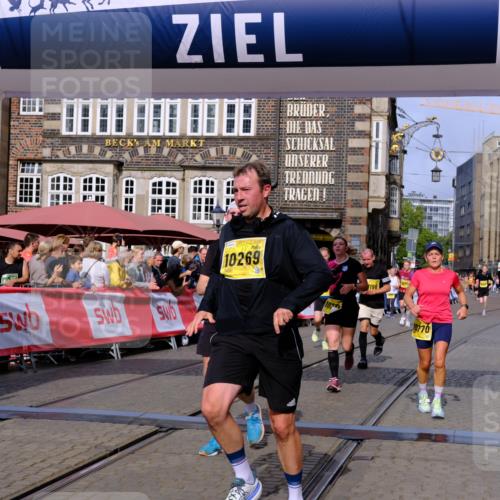 13.09.2026 - 21. swb-Marathon Bremen Tim E. http://msf.ph/oto/10304935 13.09.2026 10:48:48 Ziel 10231, 10269, 10421, 10426, 10489, 10538, 10770, 10814, 10917, 10993, 11196, 11372, 11582, 11611, 11683, 11815, 11837, 12259, 13570 meine-sportfotos.de