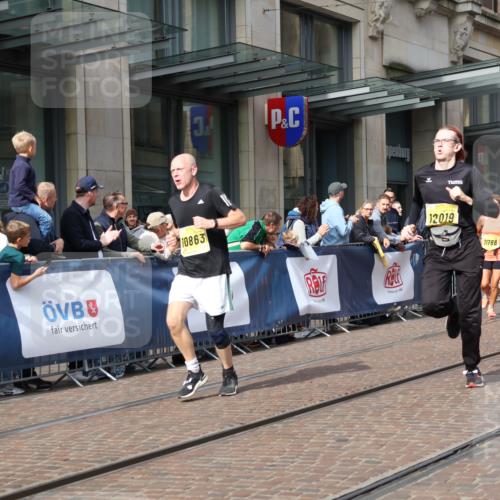 13.09.2026 - 21. swb-Marathon Bremen Strokosch-Dieckow http://msf.ph/oto/10304945 13.09.2026 10:52:51 Ziel 10284, 10448, 10585, 10714, 10780, 10863, 11012, 11238, 11282, 11386, 11575, 11766, 12040, 12170, 12275, 12369, 12398, 12461, 10193, 10304, 10339, 10652, 10734, 10812, 10827, 10906, 11002, 11038, 11109, 11144, 11350, 11362, 11386, 11597, 12019, 12338, 12361, 12399, 12439, 12533 meine-sportfotos.de