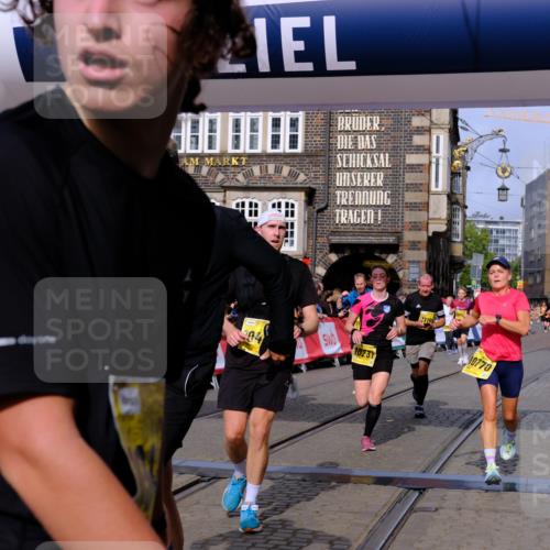 13.09.2026 - 21. swb-Marathon Bremen Tim E. http://msf.ph/oto/10304960 13.09.2026 10:48:49 Ziel 10231, 10269, 10421, 10426, 10489, 10538, 10770, 10814, 10917, 10993, 11196, 11372, 11582, 11611, 11683, 11837, 12259, 13570 meine-sportfotos.de
