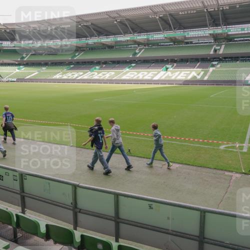 13.09.2026 - 21. swb-Marathon Bremen Michael Burmester http://msf.ph/oto/10304988 13.09.2026 11:20:38 Laufen im Stadion  meine-sportfotos.de