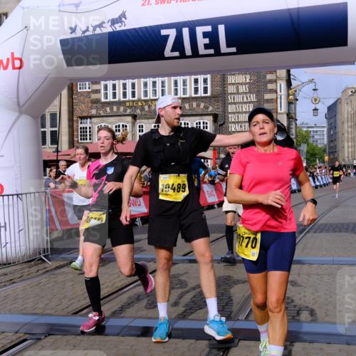 13.09.2026 - 21. swb-Marathon Bremen Tim E. http://msf.ph/oto/10305008 13.09.2026 10:48:51 Ziel 10231, 10269, 10426, 10489, 10538, 10770, 10814, 10815, 10917, 10993, 11196, 11372, 11582, 11611, 11683, 11837, 13570 meine-sportfotos.de