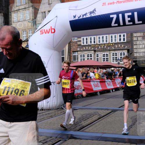 13.09.2026 - 21. swb-Marathon Bremen Tim E. http://msf.ph/oto/10305046 13.09.2026 10:48:56 Ziel 10231, 10269, 10426, 10489, 10538, 10770, 10814, 10815, 10917, 10993, 11196, 11372, 11611, 11837 meine-sportfotos.de