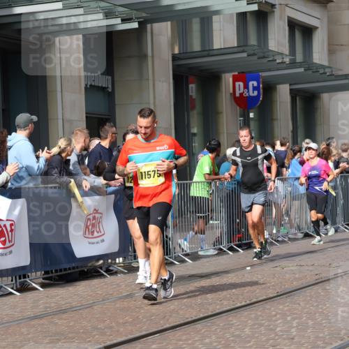 13.09.2026 - 21. swb-Marathon Bremen Strokosch-Dieckow http://msf.ph/oto/10305098 13.09.2026 10:52:55 Ziel 10284, 10448, 10585, 10714, 10757, 10780, 11012, 11168, 11238, 11282, 11379, 11575, 12040, 12170, 12275, 12369, 12398, 12461, 10193, 10304, 10339, 10652, 10734, 10827, 10863, 10906, 11002, 11038, 11109, 11144, 11238, 11362, 11386, 11597, 11766, 12019, 12338, 12399 meine-sportfotos.de