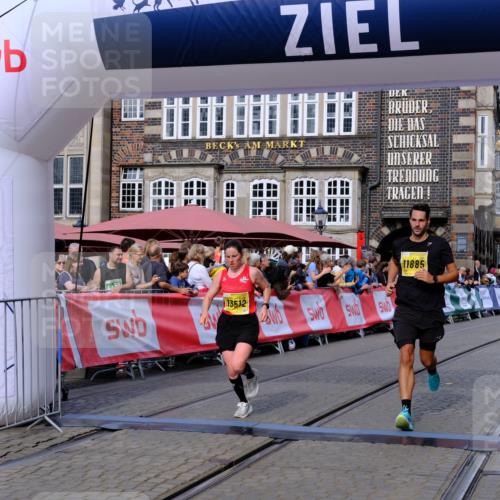 13.09.2026 - 21. swb-Marathon Bremen Tim E. http://msf.ph/oto/10305105 13.09.2026 10:49:05 Ziel 10815, 10917, 11372, 11885, 12204, 13512, 13555 meine-sportfotos.de