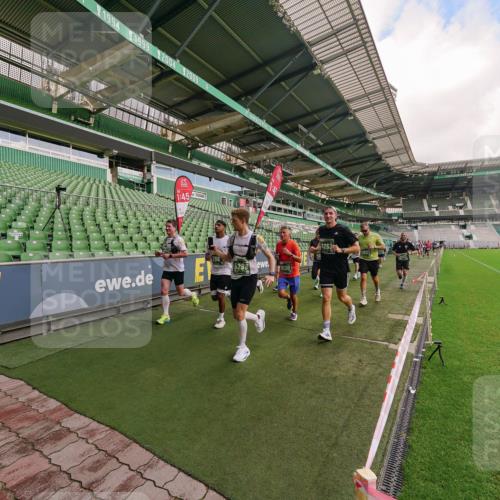 13.09.2026 - 21. swb-Marathon Bremen Michael Burmester http://msf.ph/oto/10305110 13.09.2026 12:55:07 Laufen im Stadion 161, 189, 201, 205, 385, 388, 411, 461, 472, 481, 495, 655, 666, 675, 816, 827, 854, 913, 1053, 1058, 1076, 1197, 1390, 1419, 1468, 1537, 1551, 1599, 1631, 1645, 1658, 2055, 2122, 2125, 2234, 2251, 2319, 2383, 2390, 2474, 2499, 2604, 2623, 2701, 2733, 2801, 2824, 2870, 2882, 2913, 2922, 2962, 2971, 3012, 3054, 3057, 3134, 3175, 3192, 3206, 3241, 3246, 3346, 3356, 3357, 3413, 3706, 3716, 3836, 4135, 4137, 4413, 4733, 5277, 5430, 5530, 6106, 107, 2498 meine-sportfotos.de