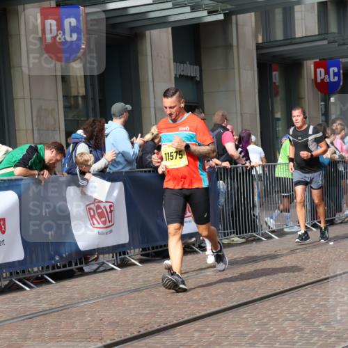 13.09.2026 - 21. swb-Marathon Bremen Strokosch-Dieckow http://msf.ph/oto/10305114 13.09.2026 10:52:56 Ziel 10284, 10448, 10585, 10714, 10757, 10780, 10821, 11012, 11168, 11282, 11379, 11575, 12040, 12170, 12275, 12369, 12398, 12461, 10193, 10304, 10339, 10652, 10734, 10827, 10863, 10906, 11002, 11038, 11109, 11144, 11238, 11362, 11386, 11597, 11766, 12019, 12338, 12399 meine-sportfotos.de