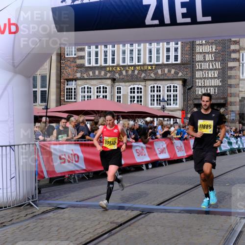 13.09.2026 - 21. swb-Marathon Bremen Tim E. http://msf.ph/oto/10305117 13.09.2026 10:49:05 Ziel 10815, 10917, 11372, 11885, 12204, 13512, 13555 meine-sportfotos.de