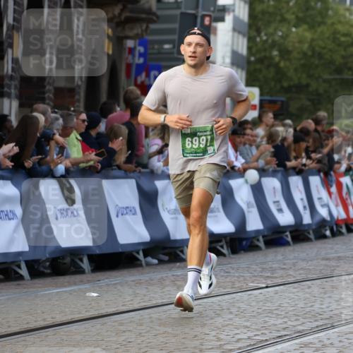 13.09.2026 - 21. swb-Marathon Bremen Strokosch-Dieckow http://msf.ph/oto/10305137 13.09.2026 12:59:06 Ziel 1576, 2049, 3624, 4847, 5672, 6929, 8065, 658, 1248, 1508, 1751, 1800, 1993, 2651, 3584, 4096, 6991, 8383, 9533 meine-sportfotos.de