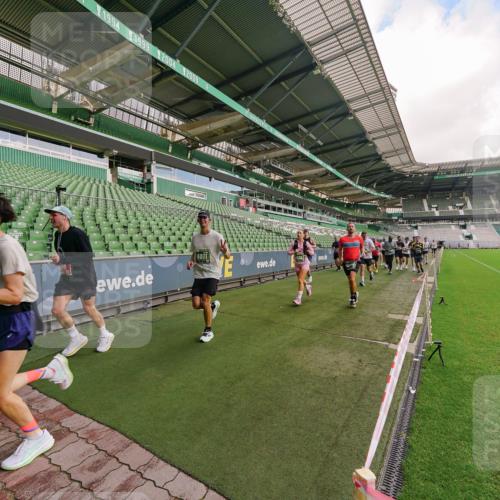 13.09.2026 - 21. swb-Marathon Bremen Michael Burmester http://msf.ph/oto/10305165 13.09.2026 12:55:15 Laufen im Stadion 161, 189, 201, 205, 385, 388, 411, 461, 465, 472, 481, 495, 655, 666, 816, 827, 854, 913, 1053, 1058, 1076, 1197, 1390, 1419, 1468, 1537, 1551, 1599, 1631, 1645, 1658, 1750, 2055, 2122, 2125, 2234, 2251, 2260, 2319, 2383, 2390, 2474, 2499, 2604, 2623, 2701, 2733, 2801, 2824, 2870, 2882, 2913, 2922, 2962, 2971, 3012, 3054, 3057, 3134, 3175, 3192, 3206, 3241, 3246, 3346, 3356, 3357, 3413, 3508, 3706, 3716, 3836, 4135, 4137, 4413, 4479, 4733, 5277, 5430, 5530, 6106, 107, 2498 meine-sportfotos.de