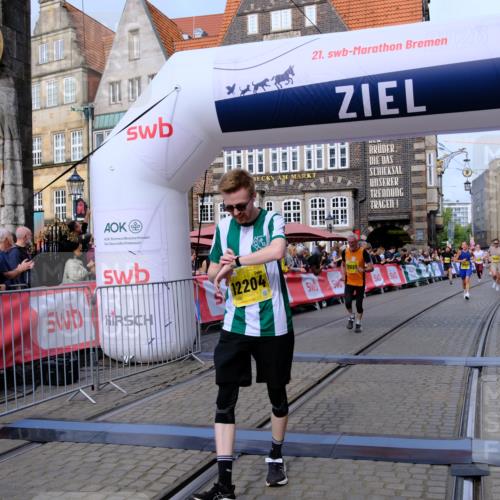 13.09.2026 - 21. swb-Marathon Bremen Tim E. http://msf.ph/oto/10305176 13.09.2026 10:49:12 Ziel 10253, 10293, 10566, 11885, 11891, 12027, 12204, 12350, 13512, 13555 meine-sportfotos.de