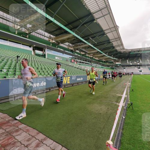 13.09.2026 - 21. swb-Marathon Bremen Michael Burmester http://msf.ph/oto/10305307 13.09.2026 12:55:44 Laufen im Stadion 161, 201, 205, 307, 388, 411, 461, 465, 495, 655, 854, 876, 913, 926, 948, 1053, 1058, 1197, 1390, 1537, 1599, 1645, 1750, 1972, 2001, 2040, 2122, 2125, 2234, 2251, 2260, 2319, 2383, 2390, 2474, 2535, 2604, 2733, 2801, 2812, 2870, 2922, 2948, 3012, 3057, 3119, 3134, 3175, 3192, 3202, 3206, 3241, 3246, 3290, 3346, 3348, 3356, 3357, 3411, 3508, 3706, 3716, 3836, 4135, 4137, 4171, 4413, 4455, 4479, 4733, 5277, 5430, 5530, 6106, 107, 2498 meine-sportfotos.de