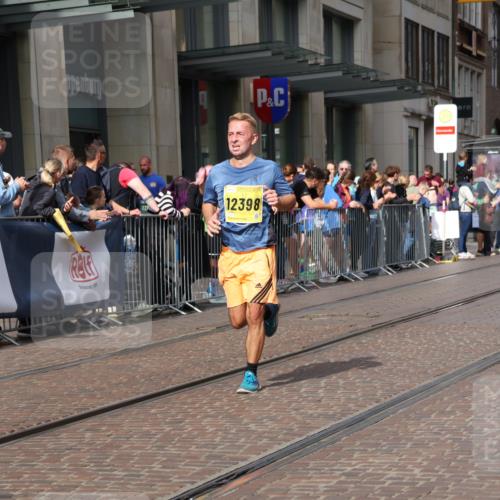 13.09.2026 - 21. swb-Marathon Bremen Strokosch-Dieckow http://msf.ph/oto/10305332 13.09.2026 10:53:03 Ziel 10448, 10479, 10585, 10626, 10757, 10780, 10821, 10886, 11012, 11168, 11379, 11590, 12040, 12056, 12170, 12275, 12308, 12461, 10284, 10304, 10714, 10734, 10827, 10863, 11038, 11238, 11282, 11386, 11575, 11597, 11766, 12019, 12338, 12369, 12398, 12399 meine-sportfotos.de