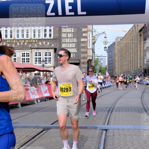 13.09.2026 - 21. swb-Marathon Bremen Tim E. http://msf.ph/oto/10305345 13.09.2026 10:49:17 Ziel 10253, 10293, 10392, 10566, 11885, 11891, 12027, 12132, 12204, 12350, 12450, 12529, 13512, 13555 meine-sportfotos.de