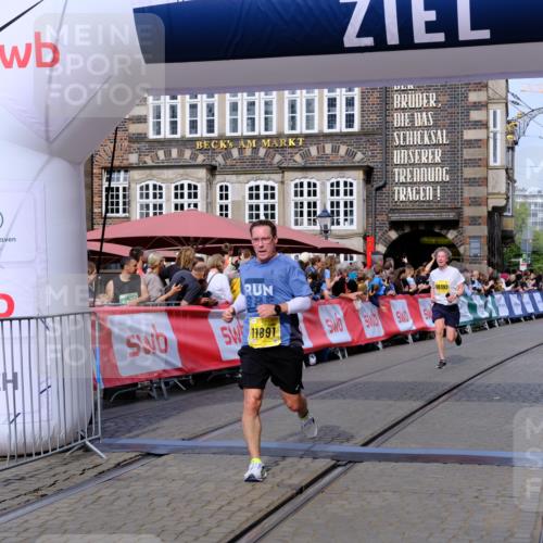 13.09.2026 - 21. swb-Marathon Bremen Tim E. http://msf.ph/oto/10305429 13.09.2026 10:49:20 Ziel 10253, 10293, 10392, 10566, 11316, 11567, 11891, 11896, 12027, 12132, 12149, 12204, 12350, 12450, 12529, 13555, 13577 meine-sportfotos.de