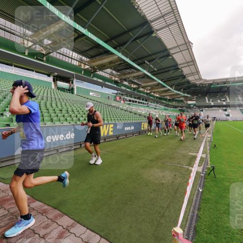 13.09.2026 - 21. swb-Marathon Bremen Michael Burmester http://msf.ph/oto/10305431 13.09.2026 12:56:03 Laufen im Stadion 201, 205, 307, 388, 411, 431, 465, 495, 655, 854, 876, 913, 926, 948, 1058, 1130, 1197, 1390, 1537, 1599, 1601, 1645, 1750, 1972, 2001, 2040, 2122, 2125, 2234, 2251, 2260, 2319, 2383, 2390, 2473, 2474, 2535, 2604, 2634, 2671, 2733, 2761, 2812, 2870, 2922, 2948, 3057, 3119, 3134, 3175, 3192, 3202, 3241, 3246, 3290, 3346, 3348, 3356, 3411, 3508, 3706, 3716, 3813, 3836, 4135, 4137, 4171, 4413, 4455, 4479, 4733, 5277, 5430, 5530, 6106, 107, 2498 meine-sportfotos.de