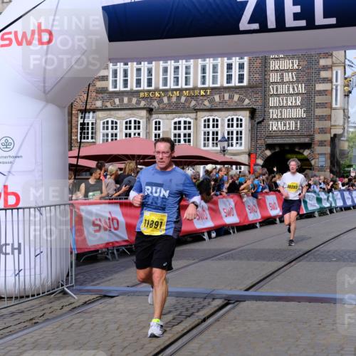 13.09.2026 - 21. swb-Marathon Bremen Tim E. http://msf.ph/oto/10305450 13.09.2026 10:49:20 Ziel 10253, 10293, 10392, 10566, 11316, 11567, 11891, 11896, 12027, 12132, 12149, 12204, 12350, 12450, 12529, 13555, 13577 meine-sportfotos.de