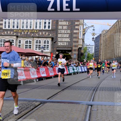 13.09.2026 - 21. swb-Marathon Bremen Tim E. http://msf.ph/oto/10305465 13.09.2026 10:49:21 Ziel 10253, 10293, 10392, 10514, 10566, 11316, 11567, 11891, 11896, 11984, 12027, 12132, 12149, 12204, 12350, 12450, 12529, 13555, 13577 meine-sportfotos.de