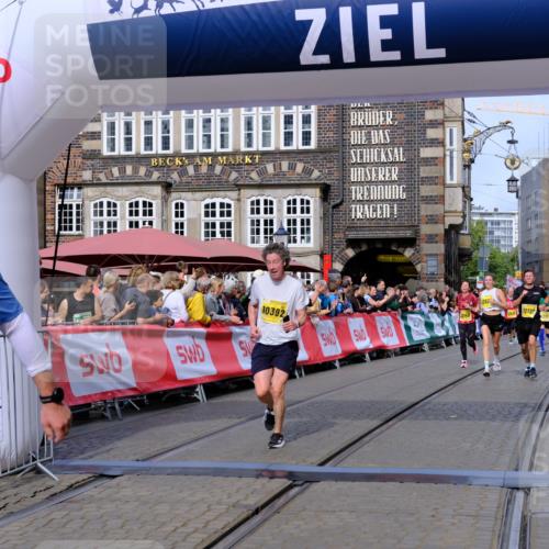 13.09.2026 - 21. swb-Marathon Bremen Tim E. http://msf.ph/oto/10305498 13.09.2026 10:49:22 Ziel 10253, 10293, 10392, 10514, 10566, 10655, 11316, 11567, 11891, 11896, 11984, 12027, 12132, 12149, 12204, 12350, 12450, 12529, 13555, 13577 meine-sportfotos.de