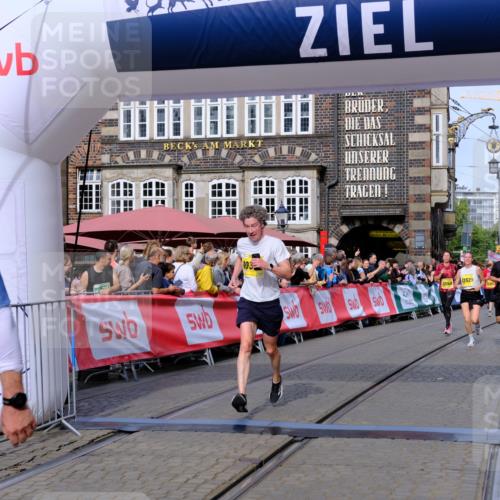 13.09.2026 - 21. swb-Marathon Bremen Tim E. http://msf.ph/oto/10305509 13.09.2026 10:49:22 Ziel 10253, 10293, 10392, 10514, 10566, 10655, 11316, 11567, 11891, 11896, 11984, 12027, 12132, 12149, 12204, 12350, 12450, 12529, 13555, 13577 meine-sportfotos.de