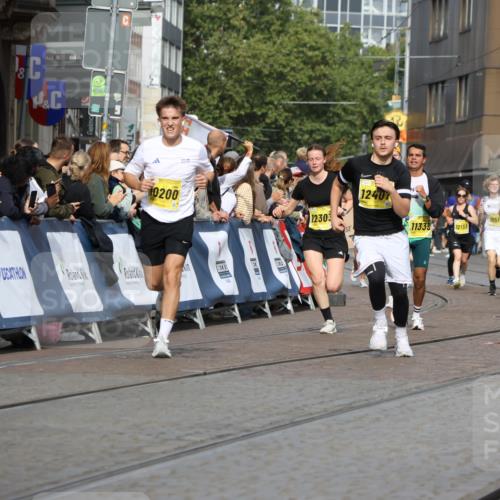 13.09.2026 - 21. swb-Marathon Bremen Strokosch-Dieckow http://msf.ph/oto/10305532 13.09.2026 10:51:06 Ziel 10267, 10537, 10764, 11076, 11170, 11220, 11753, 11774, 11961, 12052, 12070, 12179, 12309, 12351, 12488, 12560, 13544, 10381, 10471, 10515, 10808, 10887, 11503, 11537, 11801, 11973, 12051, 12133, 12552 meine-sportfotos.de