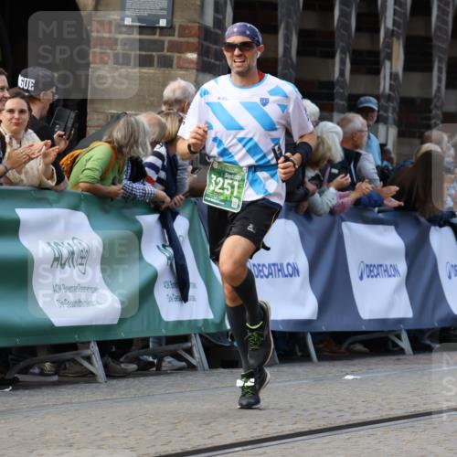 13.09.2026 - 21. swb-Marathon Bremen Strokosch-Dieckow http://msf.ph/oto/10305579 13.09.2026 12:59:28 Ziel 658, 1118, 1508, 1751, 1993, 3584, 3688, 4399, 6991, 8383, 8994, 9120, 9329, 126, 277, 466, 862, 1852, 3251, 4964, 5316, 5828, 6557 meine-sportfotos.de