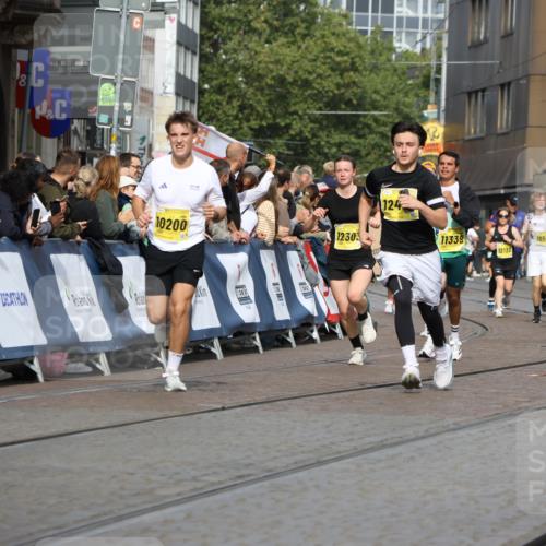 13.09.2026 - 21. swb-Marathon Bremen Strokosch-Dieckow http://msf.ph/oto/10305587 13.09.2026 10:51:06 Ziel 10267, 10537, 10764, 11076, 11170, 11220, 11753, 11774, 11961, 12052, 12070, 12179, 12309, 12351, 12488, 12560, 13544, 10381, 10471, 10515, 10808, 10887, 11503, 11537, 11801, 11973, 12051, 12133, 12552 meine-sportfotos.de