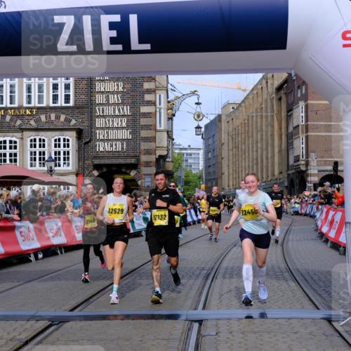 13.09.2026 - 21. swb-Marathon Bremen Tim E. http://msf.ph/oto/10305588 13.09.2026 10:49:25 Ziel 10253, 10293, 10294, 10392, 10514, 10566, 10655, 11316, 11567, 11891, 11896, 11984, 12027, 12132, 12149, 12350, 12450, 12529, 13555, 13577 meine-sportfotos.de