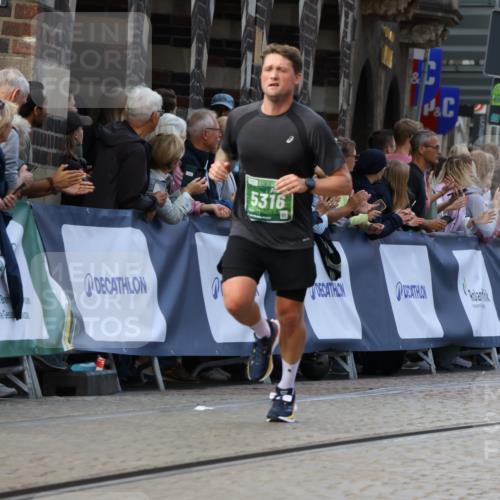 13.09.2026 - 21. swb-Marathon Bremen Strokosch-Dieckow http://msf.ph/oto/10305591 13.09.2026 12:59:33 Ziel 658, 1248, 1508, 1751, 1800, 1993, 2651, 3584, 3688, 4096, 4399, 6991, 8383, 9533, 126, 277, 466, 862, 1485, 1852, 4964, 5316, 5828, 6557 meine-sportfotos.de