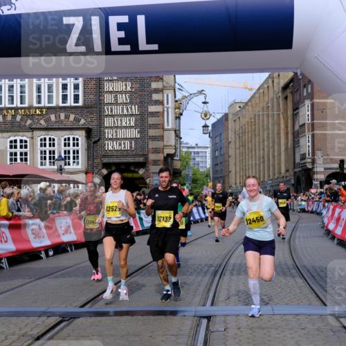 13.09.2026 - 21. swb-Marathon Bremen Tim E. http://msf.ph/oto/10305597 13.09.2026 10:49:25 Ziel 10253, 10293, 10294, 10392, 10514, 10566, 10655, 11316, 11567, 11891, 11896, 11984, 12027, 12132, 12149, 12350, 12450, 12529, 13555, 13577 meine-sportfotos.de