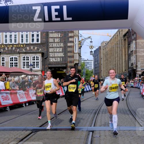 13.09.2026 - 21. swb-Marathon Bremen Tim E. http://msf.ph/oto/10305608 13.09.2026 10:49:25 Ziel 10253, 10293, 10294, 10392, 10514, 10566, 10655, 11316, 11567, 11891, 11896, 11984, 12027, 12132, 12149, 12350, 12450, 12529, 13555, 13577 meine-sportfotos.de