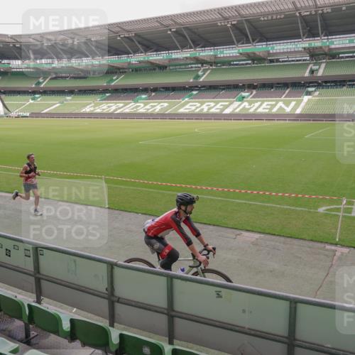 13.09.2026 - 21. swb-Marathon Bremen Michael Burmester http://msf.ph/oto/10305613 13.09.2026 11:54:30 Laufen im Stadion 133 meine-sportfotos.de