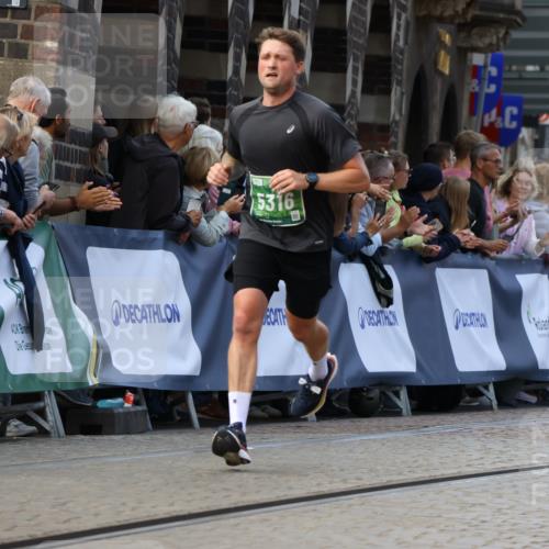 13.09.2026 - 21. swb-Marathon Bremen Strokosch-Dieckow http://msf.ph/oto/10305614 13.09.2026 12:59:33 Ziel 658, 1248, 1508, 1751, 1800, 1993, 2651, 3584, 3688, 4096, 4399, 6991, 8383, 9533, 126, 277, 466, 862, 1485, 1852, 4964, 5316, 5828, 6557 meine-sportfotos.de