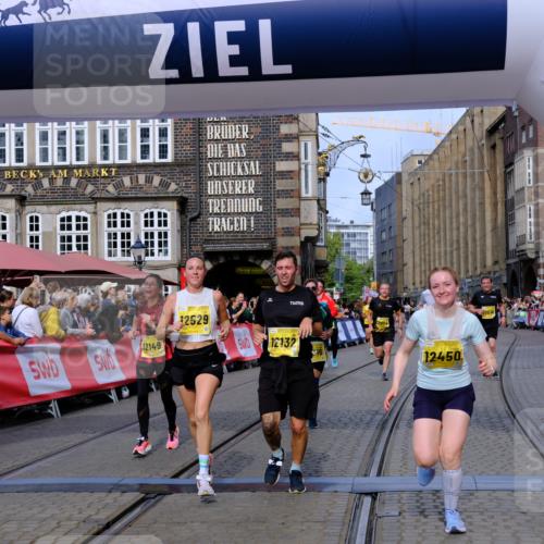 13.09.2026 - 21. swb-Marathon Bremen Tim E. http://msf.ph/oto/10305620 13.09.2026 10:49:25 Ziel 10253, 10293, 10294, 10392, 10514, 10566, 10655, 11316, 11567, 11891, 11896, 11984, 12027, 12132, 12149, 12350, 12450, 12529, 13555, 13577 meine-sportfotos.de