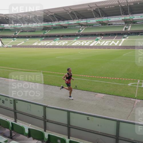13.09.2026 - 21. swb-Marathon Bremen Michael Burmester http://msf.ph/oto/10305631 13.09.2026 11:54:31 Laufen im Stadion 133 meine-sportfotos.de