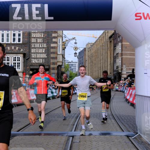 13.09.2026 - 21. swb-Marathon Bremen Tim E. http://msf.ph/oto/10305652 13.09.2026 10:49:28 Ziel 10253, 10293, 10294, 10392, 10514, 10566, 10655, 11316, 11567, 11891, 11896, 11984, 12132, 12149, 12350, 12450, 12529, 13577 meine-sportfotos.de