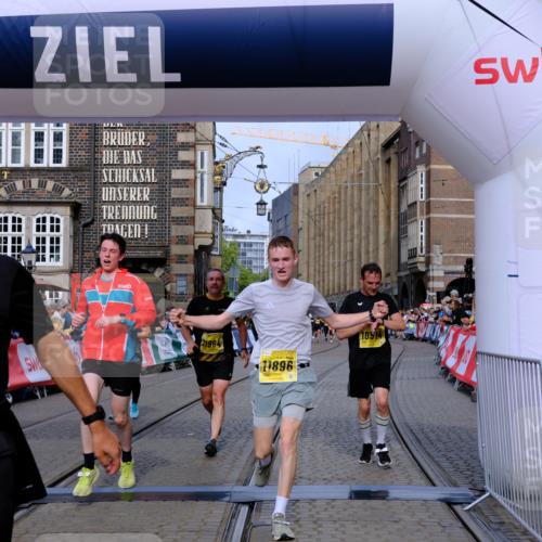 13.09.2026 - 21. swb-Marathon Bremen Tim E. http://msf.ph/oto/10305665 13.09.2026 10:49:28 Ziel 10253, 10293, 10294, 10392, 10514, 10566, 10655, 11316, 11567, 11891, 11896, 11984, 12132, 12149, 12350, 12450, 12529, 13577 meine-sportfotos.de