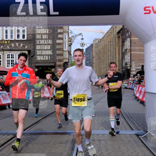 13.09.2026 - 21. swb-Marathon Bremen Tim E. http://msf.ph/oto/10305691 13.09.2026 10:49:28 Ziel 10253, 10293, 10294, 10392, 10514, 10566, 10655, 11316, 11567, 11891, 11896, 11984, 12132, 12149, 12350, 12450, 12529, 13577 meine-sportfotos.de