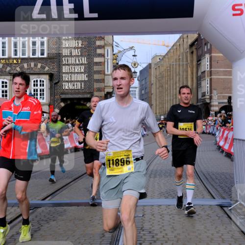 13.09.2026 - 21. swb-Marathon Bremen Tim E. http://msf.ph/oto/10305707 13.09.2026 10:49:29 Ziel 10294, 10392, 10514, 10566, 10655, 11316, 11567, 11621, 11891, 11896, 11984, 12132, 12149, 12350, 12450, 12529, 13577 meine-sportfotos.de