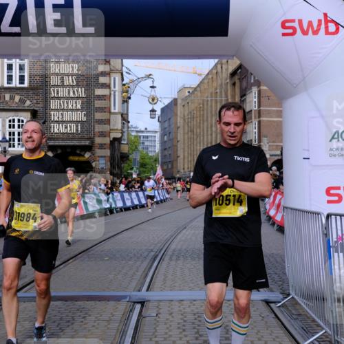 13.09.2026 - 21. swb-Marathon Bremen Tim E. http://msf.ph/oto/10305722 13.09.2026 10:49:30 Ziel 10294, 10392, 10514, 10566, 10655, 11316, 11567, 11621, 11891, 11896, 11984, 12132, 12149, 12450, 12529, 13577 meine-sportfotos.de