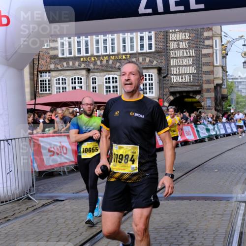 13.09.2026 - 21. swb-Marathon Bremen Tim E. http://msf.ph/oto/10305733 13.09.2026 10:49:30 Ziel 10294, 10392, 10514, 10566, 10655, 11316, 11567, 11621, 11891, 11896, 11984, 12132, 12149, 12450, 12529, 13577 meine-sportfotos.de