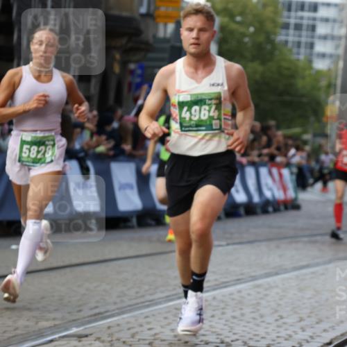 13.09.2026 - 21. swb-Marathon Bremen Strokosch-Dieckow http://msf.ph/oto/10305770 13.09.2026 12:59:37 Ziel 658, 1248, 1508, 1751, 1800, 1993, 2651, 3584, 4096, 6991, 8383, 9533, 126, 277, 807, 1320, 1485, 1852, 6557, 8850 meine-sportfotos.de