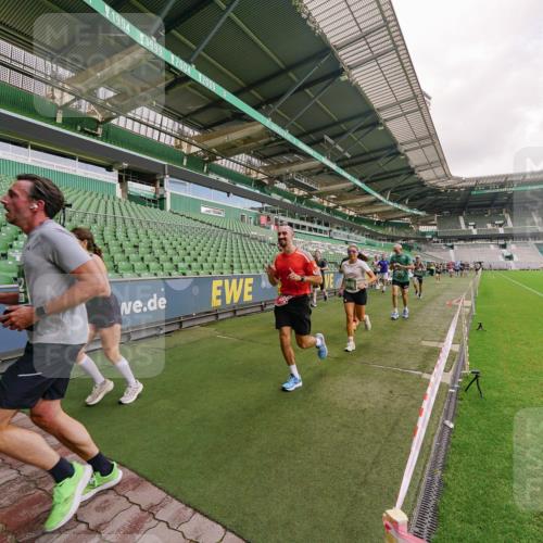 13.09.2026 - 21. swb-Marathon Bremen Michael Burmester http://msf.ph/oto/10305793 13.09.2026 12:57:05 Laufen im Stadion 307, 334, 411, 431, 465, 655, 769, 776, 854, 857, 876, 909, 926, 948, 1010, 1130, 1254, 1535, 1537, 1601, 1750, 1752, 1809, 1881, 1900, 1972, 2001, 2040, 2046, 2051, 2075, 2122, 2260, 2324, 2371, 2402, 2423, 2473, 2493, 2535, 2604, 2634, 2640, 2671, 2761, 2812, 2903, 2904, 2948, 3051, 3078, 3119, 3182, 3202, 3290, 3319, 3348, 3411, 3450, 3458, 3508, 3514, 3634, 3685, 3690, 3760, 3813, 3866, 3939, 4101, 4135, 4171, 4316, 4319, 4413, 4455, 4479, 4733 meine-sportfotos.de