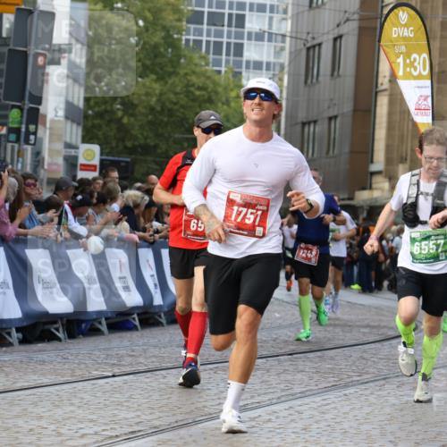 13.09.2026 - 21. swb-Marathon Bremen Strokosch-Dieckow http://msf.ph/oto/10305794 13.09.2026 12:59:39 Ziel 658, 1248, 1508, 1751, 1800, 1993, 2651, 3584, 4096, 6991, 8383, 9533, 807, 1320, 1485, 6557, 8850 meine-sportfotos.de