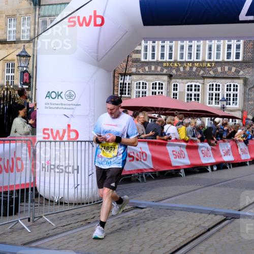 13.09.2026 - 21. swb-Marathon Bremen Tim E. http://msf.ph/oto/10305804 13.09.2026 10:49:37 Ziel 10294, 10514, 10655, 10739, 10846, 11191, 11316, 11567, 11621, 11635, 11896, 11984, 12132, 12149, 12376, 12450, 12529, 13577 meine-sportfotos.de
