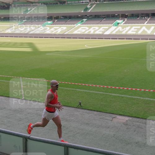 13.09.2026 - 21. swb-Marathon Bremen Michael Burmester http://msf.ph/oto/10305805 13.09.2026 12:03:22 Laufen im Stadion 626 meine-sportfotos.de