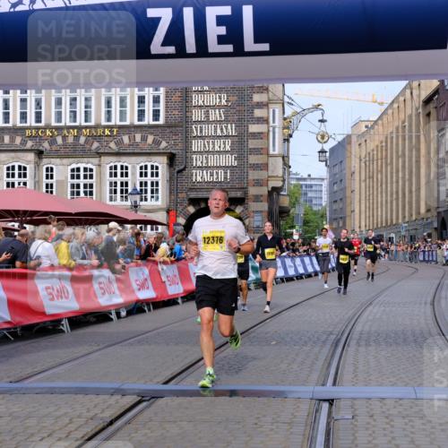 13.09.2026 - 21. swb-Marathon Bremen Tim E. http://msf.ph/oto/10305841 13.09.2026 10:49:40 Ziel 10294, 10514, 10655, 10739, 10835, 10846, 10910, 11092, 11191, 11567, 11621, 11635, 11896, 11984, 12376, 13577 meine-sportfotos.de
